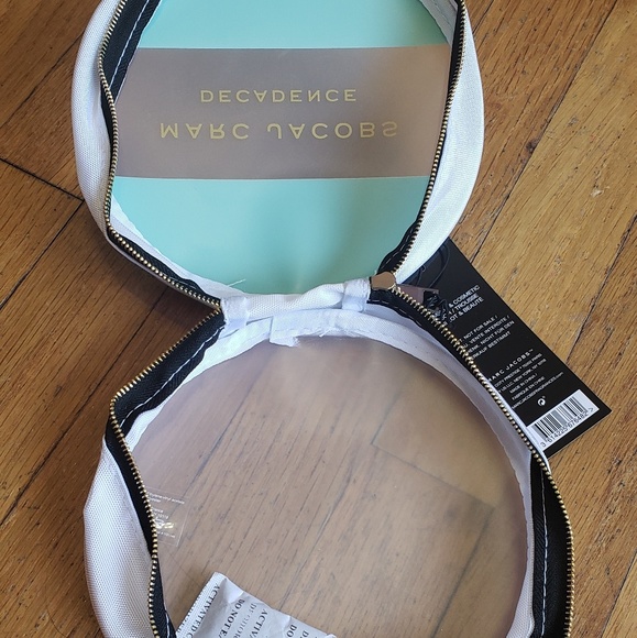 Marc Jacob travel bag, makeup bag - Picture 3 of 4